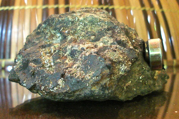 iron ore w magnet 12